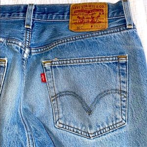 VTG DISTRESSED LEVIS BUTTON DOWN 501